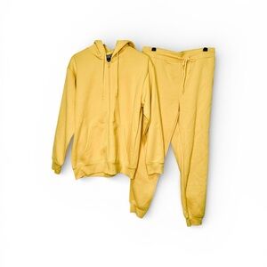 Yellow Womens Two piece Hoodie and Jogger Set Size Large NWT.